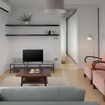 Elegant, Cosy And Quiet, Just 1 Min To Amphiteatre