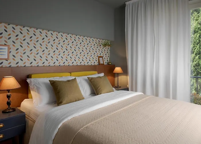 Elegant, Cosy And Quiet, Just 1 Min To Amphiteatre