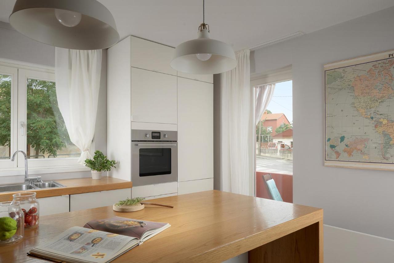 Elegant, Cosy And Quiet, Just 1 Min To Amphiteatre *